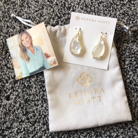 Kendra Scott Gold MOP Tulip Drop Earrings - Picture 6 of 6